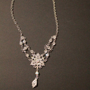 ✨Beautiful Detailed Flower Necklace New